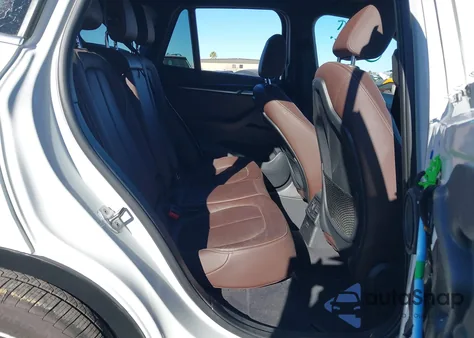 2020 BMW X1 xDrive28I из США, поврежденный, VIN WBXJG9C02L5R66909